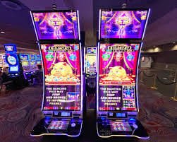 Màn hình game slot online tại fifa88 với biểu tượng jackpot và vòng quay đẹp mắt